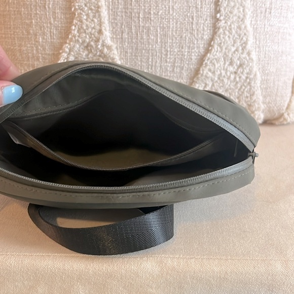 Obe Crossbody - Picture 3 of 3